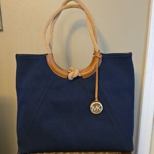 Michael Kors Isla Shoulder Tote, Handbag NWT